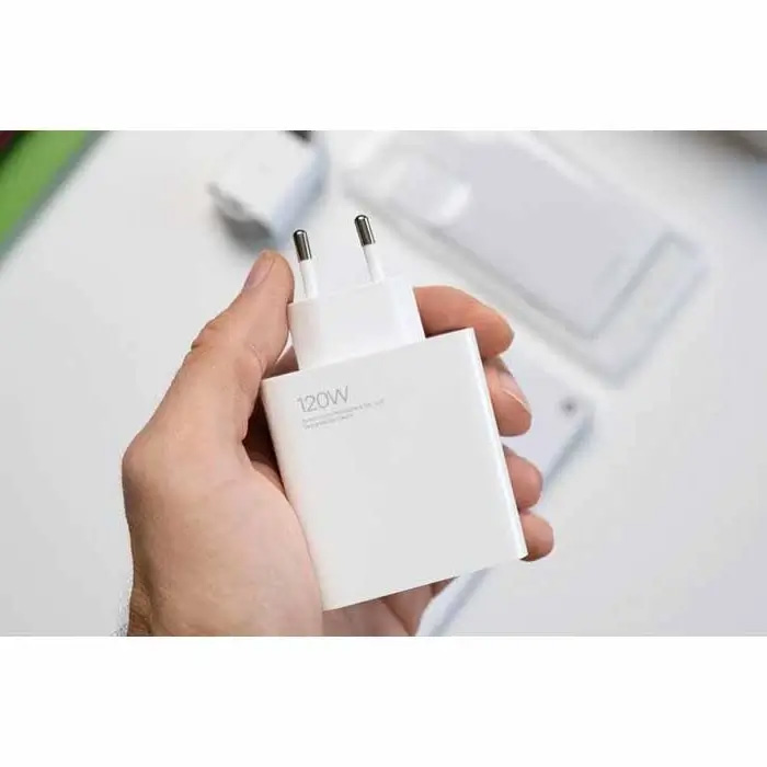 طراحی زیبا و کاربردی شارژر دیواری 120 وات